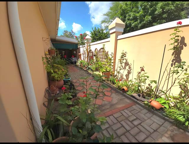 3 BEDROOM RETIREMENT UNIT FOR SALE IN ROOIBERG